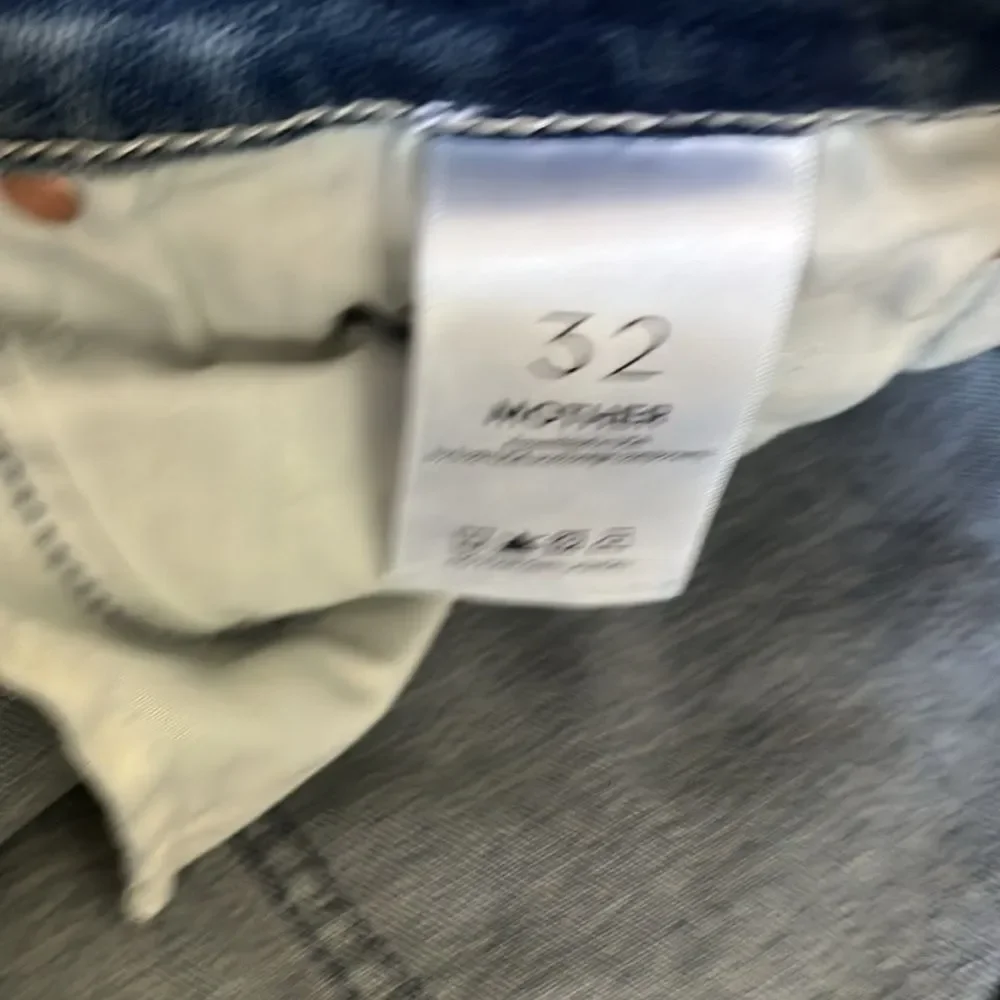 Mother The Weekender Fray size 32 Denim Blue Jeans Walking On Coals